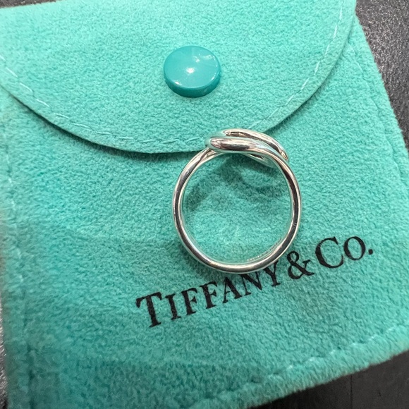 Elsa Peretti Tiffany & Co. open wave ring size 5. Like new condition - Picture 6 of 10